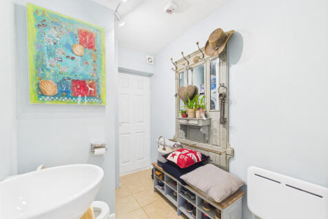 CAM01354G0-PR0516-STILL007