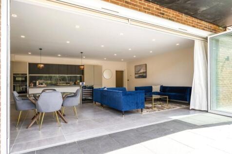 Show Apartment