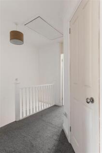 New Road, E4