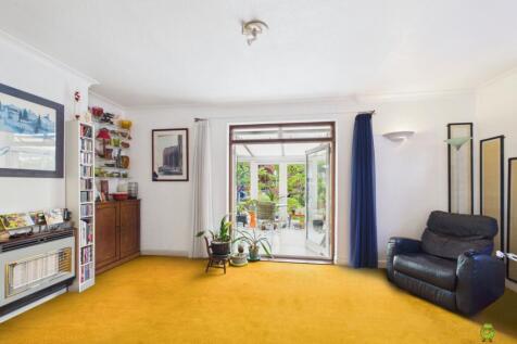 Presented by Nicoleta at EweMove Bexleyheath and