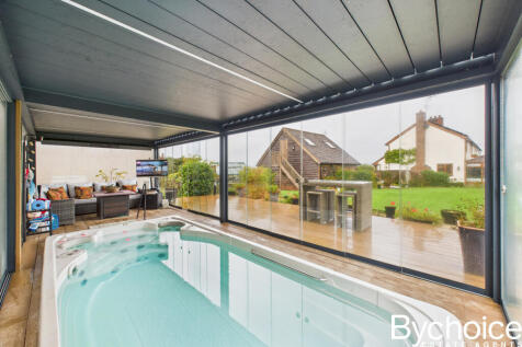 CAM05454G0-PR0065-STILL032