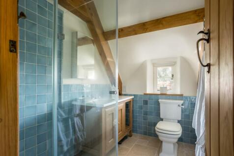 A EN SUITE SHOWER Ja