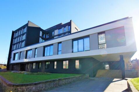 **STUNNING ONE BEDROOM APARTMENT!!**AVAILABLE JULY!!** Just a short stroll to Bournville train station which is just a few stops to the City Centre, University and Hospital is this prestigious, one be
