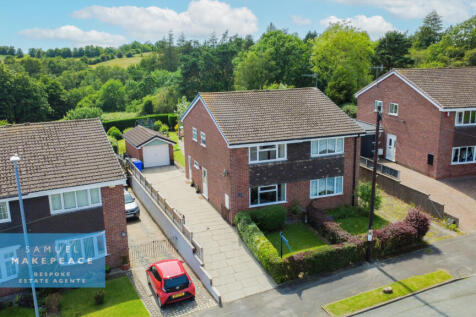 Three Bedroom Semi Detached With Large Garden for