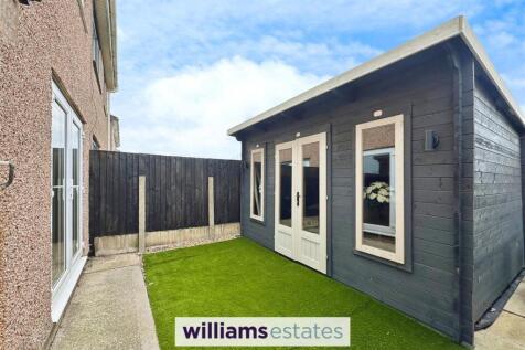 Rear Garden &amp; Summerhouse