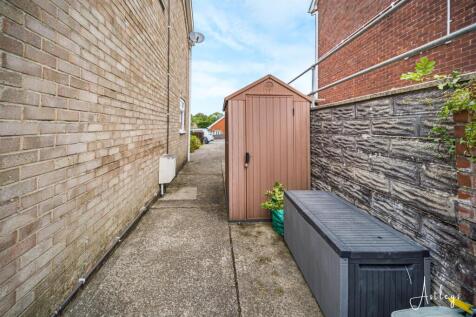 Drive/shed