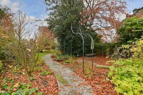5 bed, 3 bath Detached in Sheffield - Photo 33