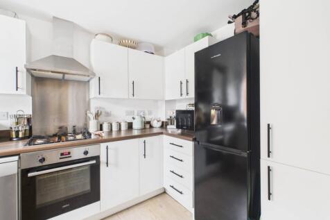 CAM03293G0-PR0247-STILL014