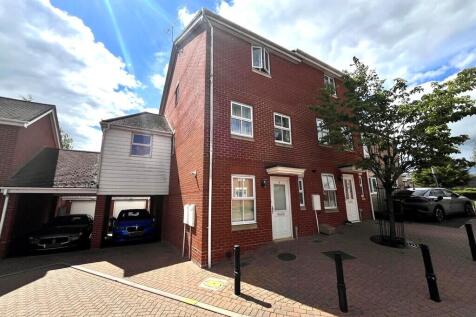 5 Bedroom Detached in CO4 5GZ