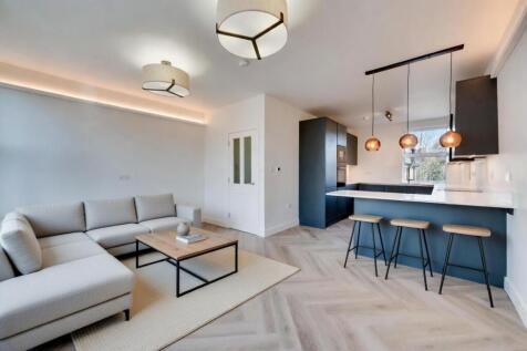 Lounge 1.jpg