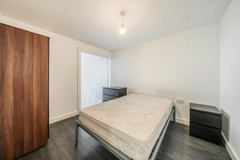 1358061-5-68da651...