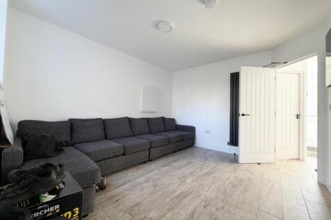 Call 02920 668585 to secure your viewing _10