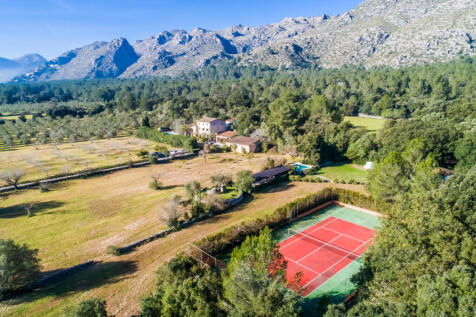 Fantastic finca with 2 pools and tennis court in Cala San Vicente