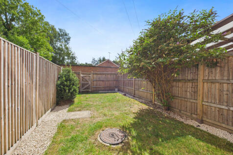 CAM01354G0-PR0586-STILL009