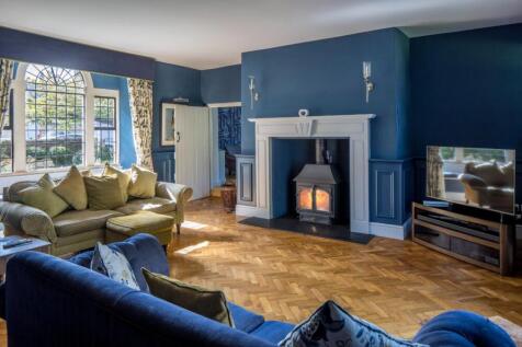 Drawing room with working fire