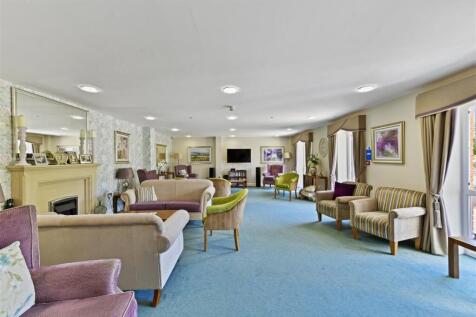 Cross Penny Court communal lounge.jpg