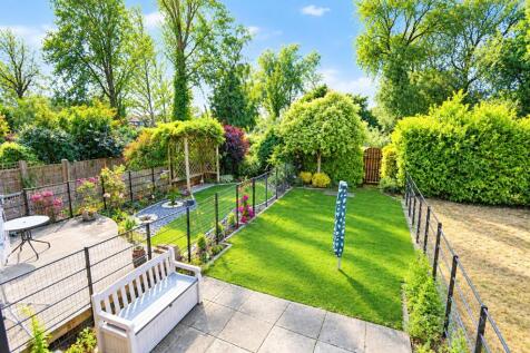 Rear Garden 1.jpg