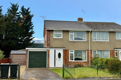 3 Bedroom Semi Detached Property