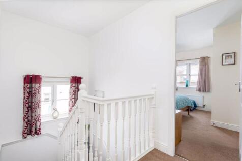 4 bed, 2 bath Detached in Leeds - Photo 14