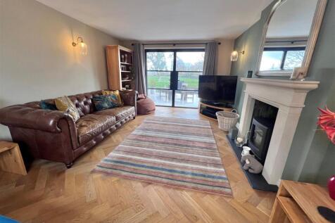 Living room 6.jpg