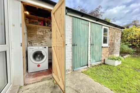 Rear Garden Outbuilding