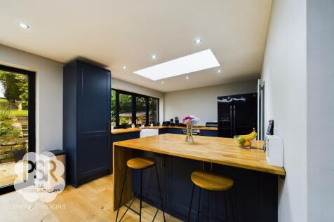 Kitchen Area - Breakfast Bar