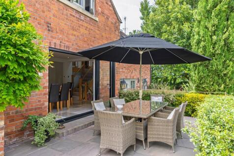 Alfresco Dining