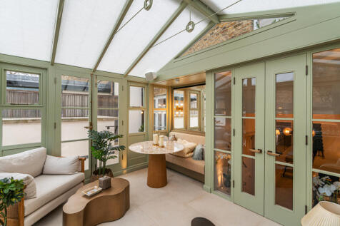 7 bed, 7 bath House in London - Photo 13