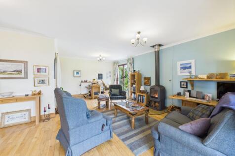 Lounge/Dining Angle 3