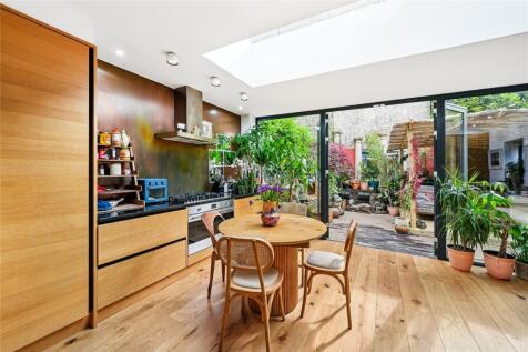 Kitchen / Dining