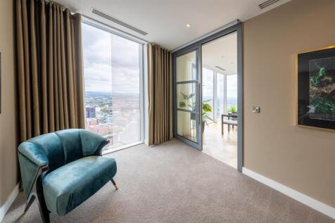 3 bed, 3 bath Apartment in Manchester - Photo 6