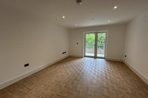 2-Bed 2-Bath Apartment in the One Clapham Junction. - Comfort Cooling system - Balcony
- PRIME LOCATION - convenience transport
- 24 CONCIERGE - Onsite peloton & gym facilities
- Social deck & sun te