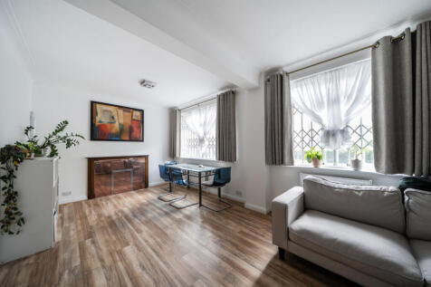 A spacious and well finished two bedroom apartment situated on the ground floor of the highly sought after Regency Lodge development in Swiss Cottage. Conveniently located close to Swiss Cottage Stati
