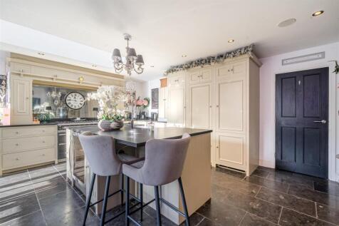 Kitchen/dining/family room