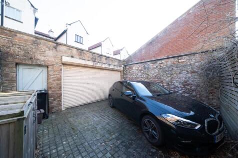 8 bed, 4 bath Town House in Bristol - Photo 25