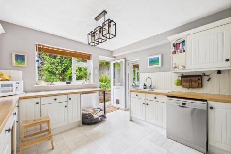 CAM01354G0-PR0516-STILL004