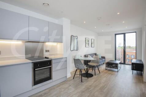 SILKBANK WHARF (PAVILION WHARF) MANCHESTER M5 6TH FLOOR ONE BED APARTMENT WITHIN NEWLY BUILT WATERSIDE DEVELOPMENT LOCATED ON THE BANKS OF THE RIVER IRWELL OPPOSITE THE HISTORIC CASTLEFIELD AREA AND C