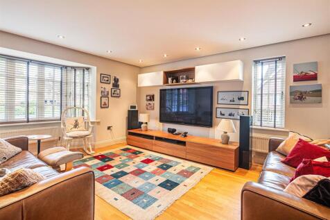 7 bed, 4 bath Detached in Sheffield - Photo 9