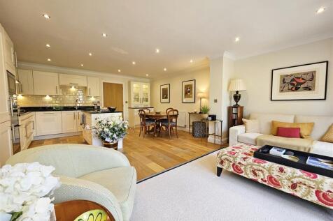 FAMILY DINING KITCHEN