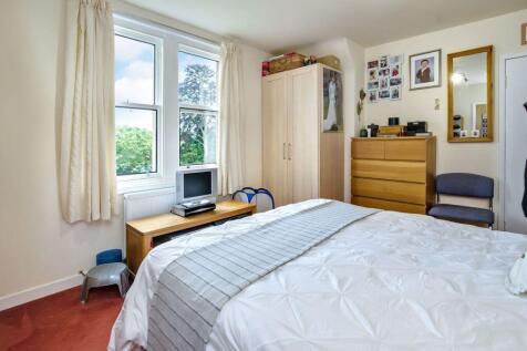 4 bed, 3 bath Detached in Leeds - Photo 10