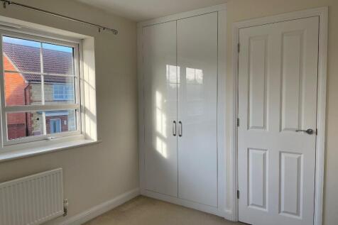 bed 2 wardrobes