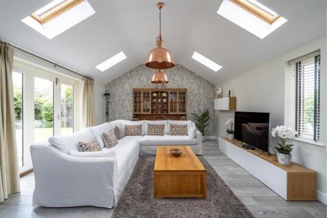 OPEN PLAN LIVING SPACE