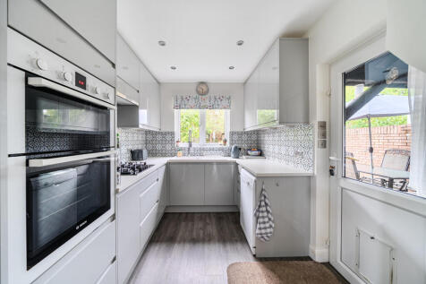 1348903-7-68b9757...