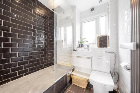 Bathroom.JPG