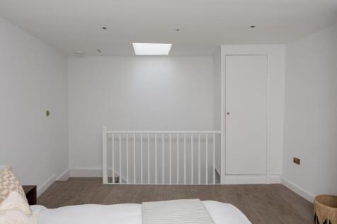 Newly renovated | Historic Georgian terrace rear cottage | Fully furnished | Ground floor entrance | Open plan living space | Pet-friendly | Storage cupboard
