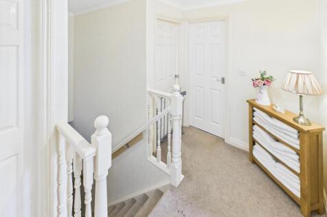 CAM04233G0-PR0027-STILL031