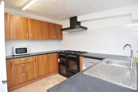 6 Bedroom House in PL4 8HN