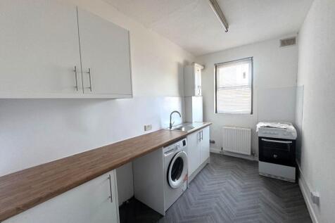 Two bedroom flat on Stapleton Road, Easton. Spacious lounge, modern kitchen and bathroom, new carpets, double glazing, gas heating. Near shops, Tesco. Available now. Council Tax A, EPC C.