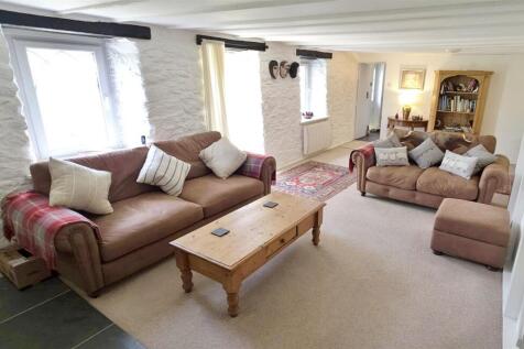 Lounge 1.JPG