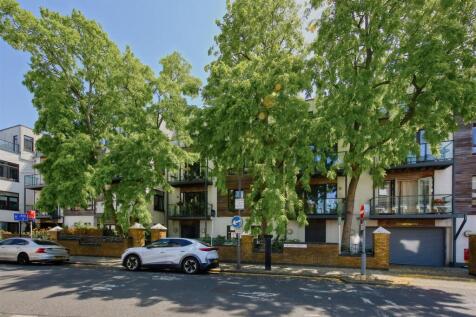 Set on the top floor of Retreat Apartments, this bright two-bedroom 2 bathroom home has a wonderfully open feel, with glazed doors drawing the eye out to the private balcony and the rooftops beyond. T